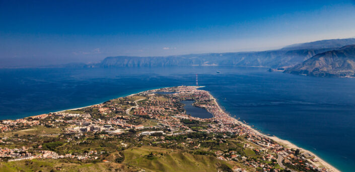 I laghi di Ganzirri e lo stretto di Messina - © Nino Bartuccio – 2022